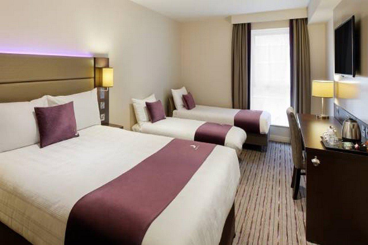 Premier Inn London Wimbledon South エクステリア 写真